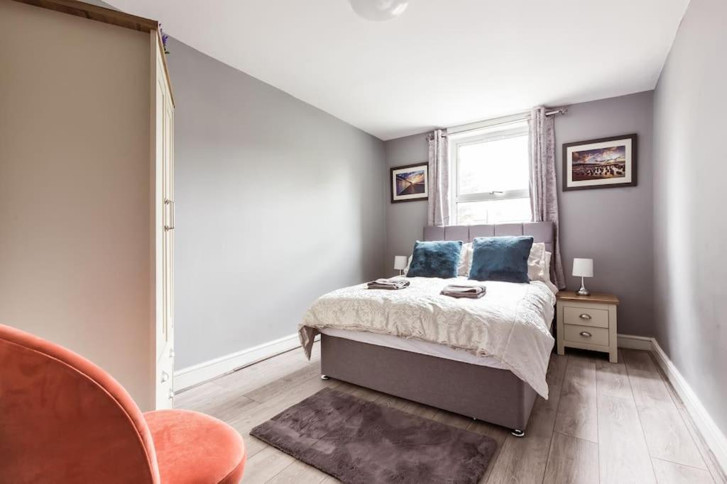 4 Bedroom House, 2 Min Walk From Station London Eksteriør billede