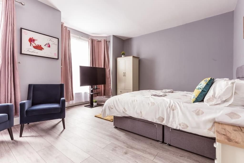 4 Bedroom House, 2 Min Walk From Station London Eksteriør billede