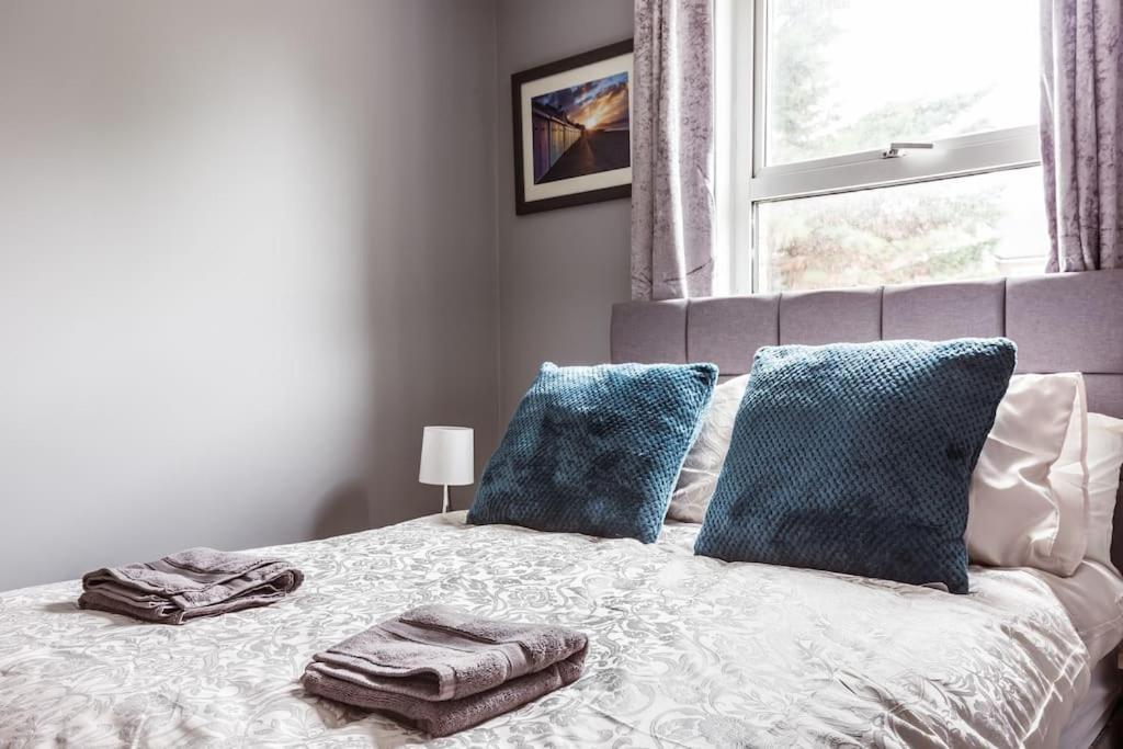 4 Bedroom House, 2 Min Walk From Station London Eksteriør billede